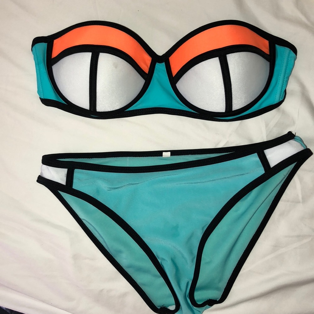 BLUE AND ORANGE TRIANGL- STYLE STRAPLESS BIKINI